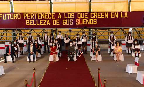 86 jóvenes del Liceo de Pica recibieron sus licencias de cuarto medio