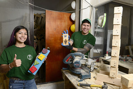 Jóvenes tarapaqueños innovan en la fabricación de juguetes
