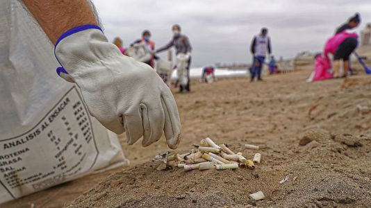 Más de 500 kilos de escombros y basura fueron retirados en playa Huayquique