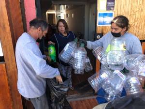 Vecinos de Caleta Caramucho y Collahuasi recolectan plástico