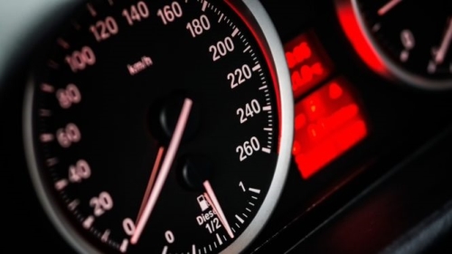 Esta es la velocidad ideal para ahorrar combustible, según la DGT